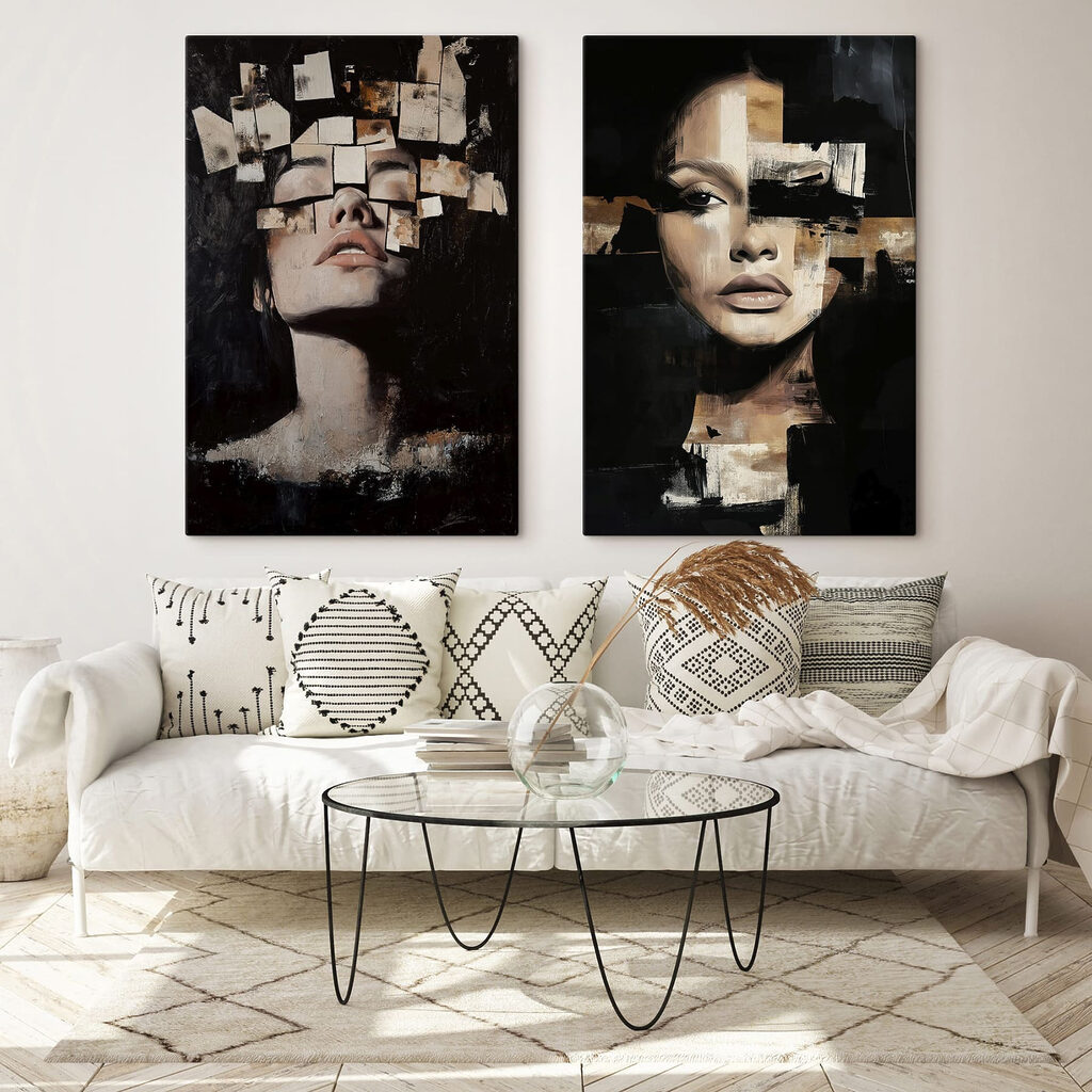 Portrete printre fragmente într-un interior