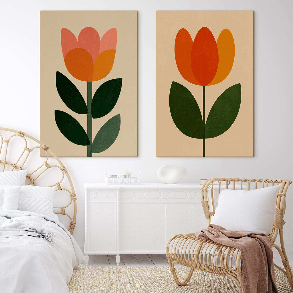 Doi tulipani simpli într-un interior