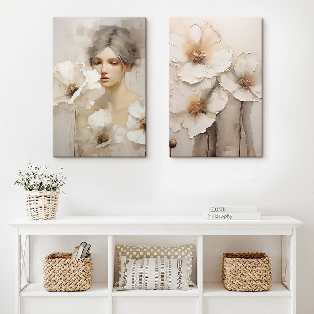 Portret printre flori într-un interior