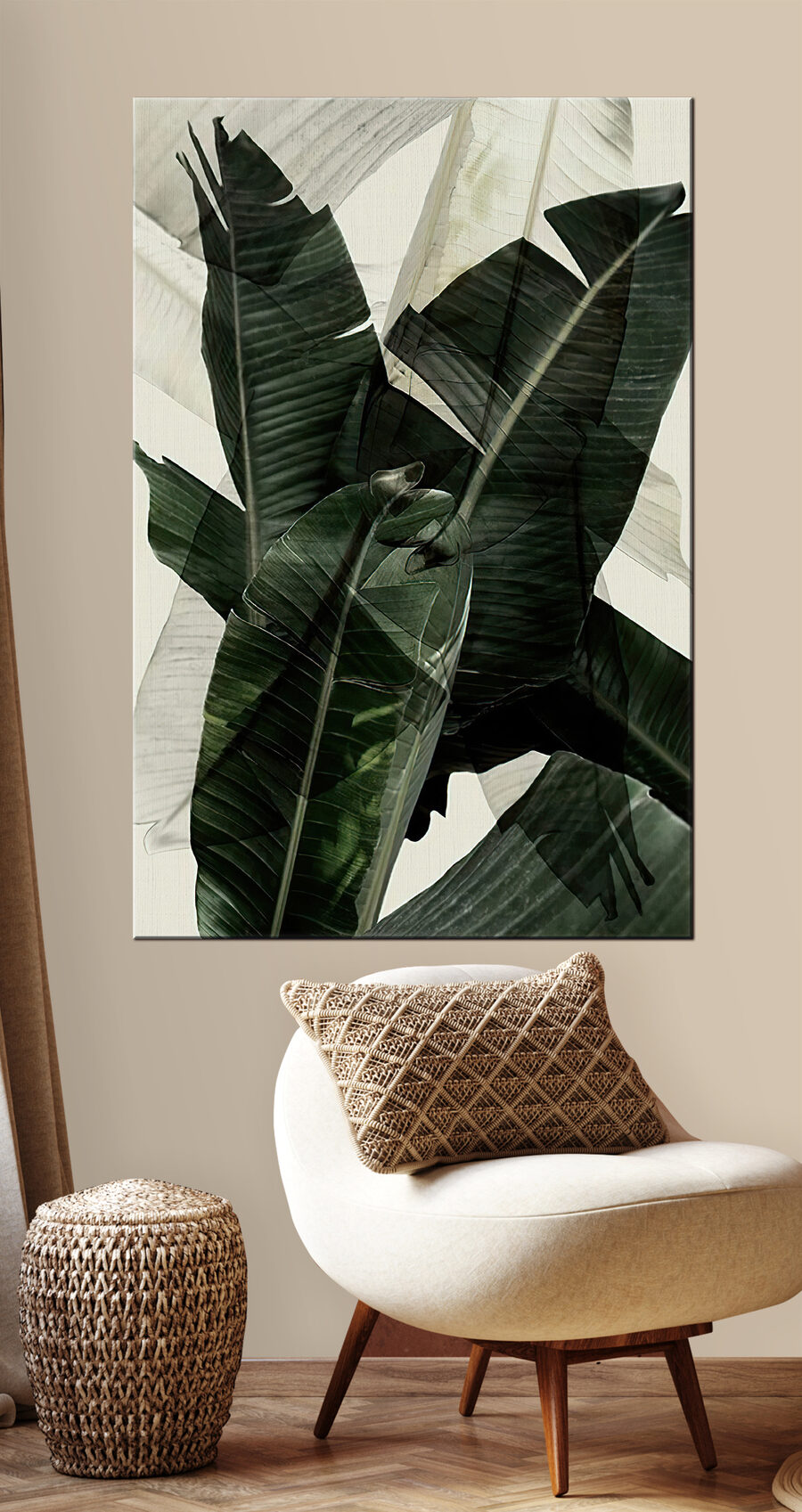 Printre frunze tropicale într-un interior