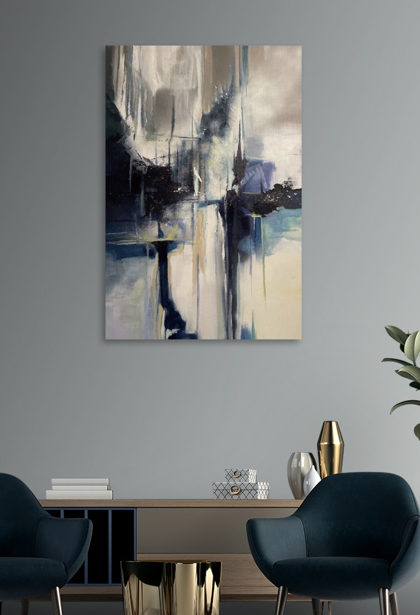 Reflexii întunecate în vopsea într-un interior