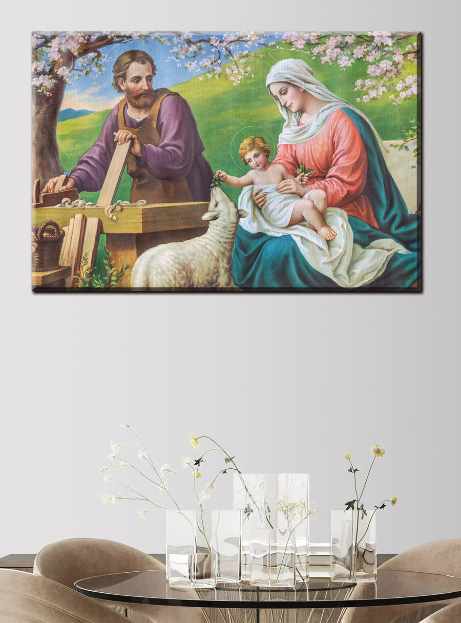 Familie sub flori într-un interior