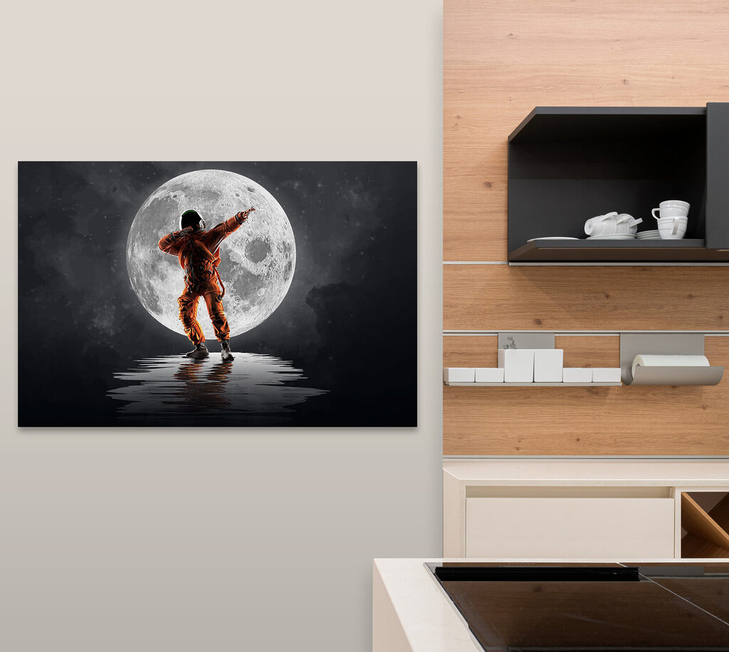 Astronaut în fața lunii — interior 1