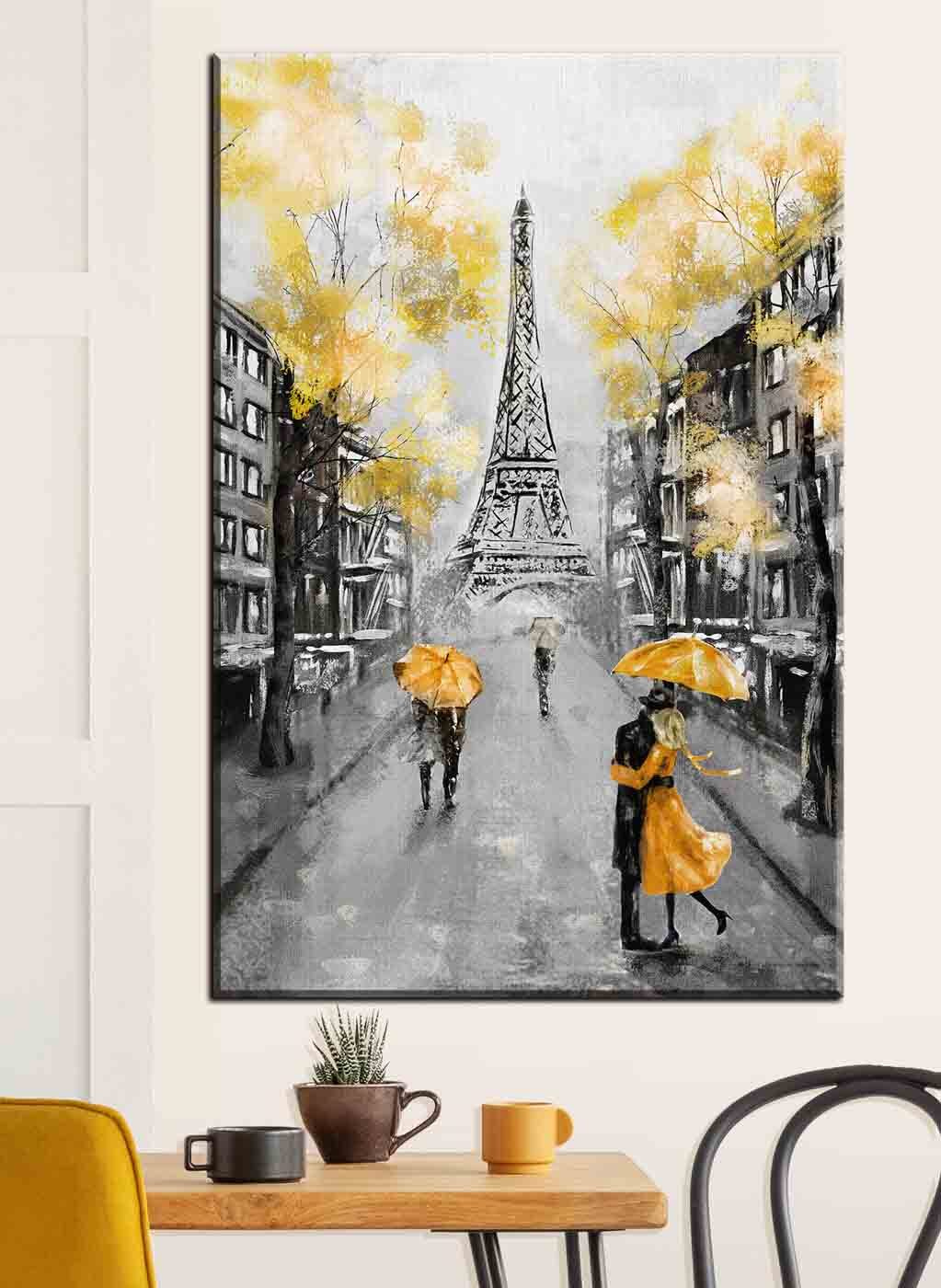 Paris sub copaci galbeni într-un interior