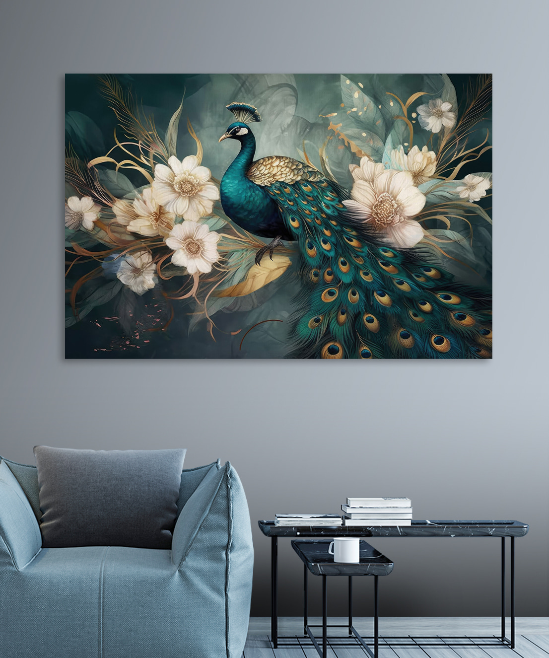 Păun printre flori albe într-un interior