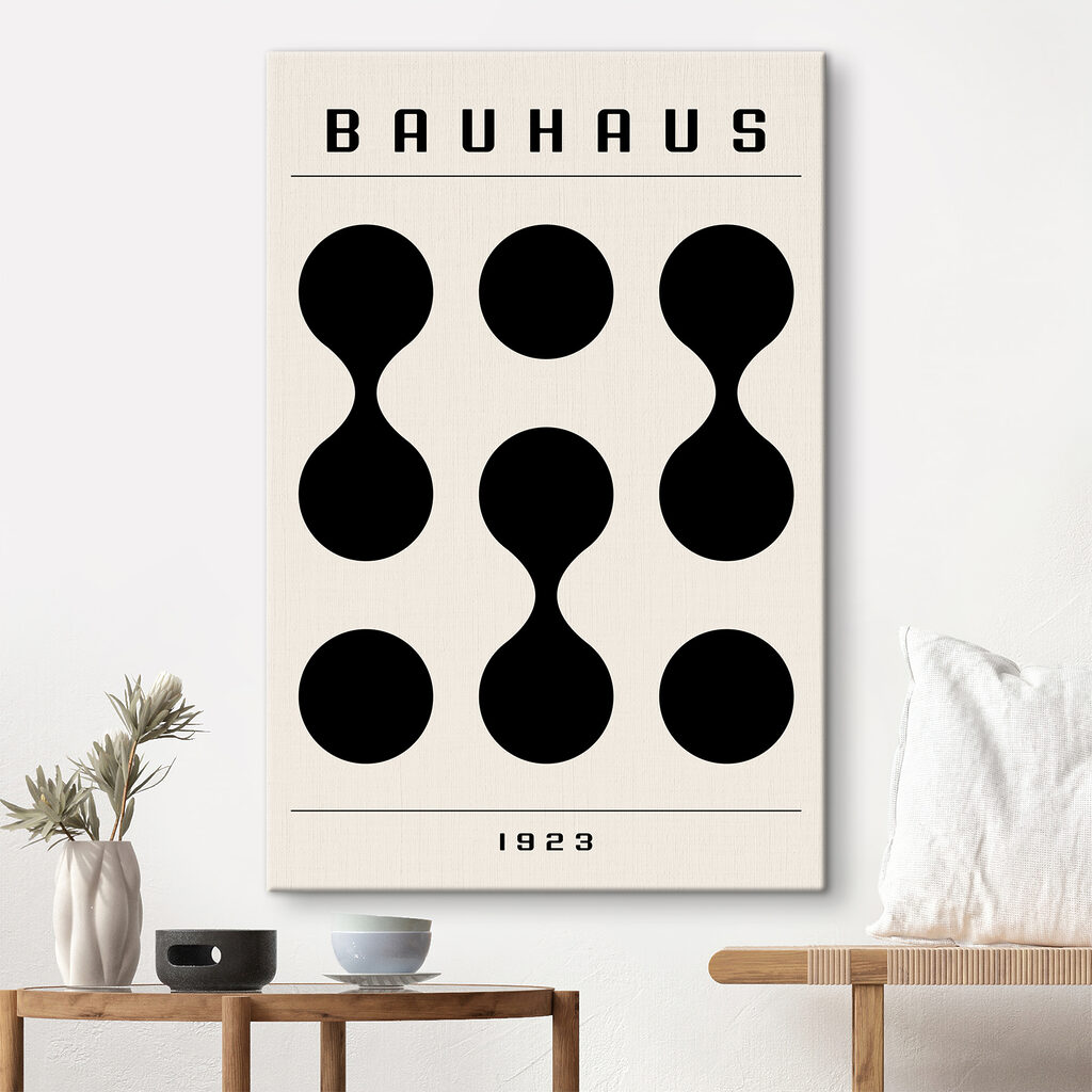 Bauhaus în forme negre într-un interior