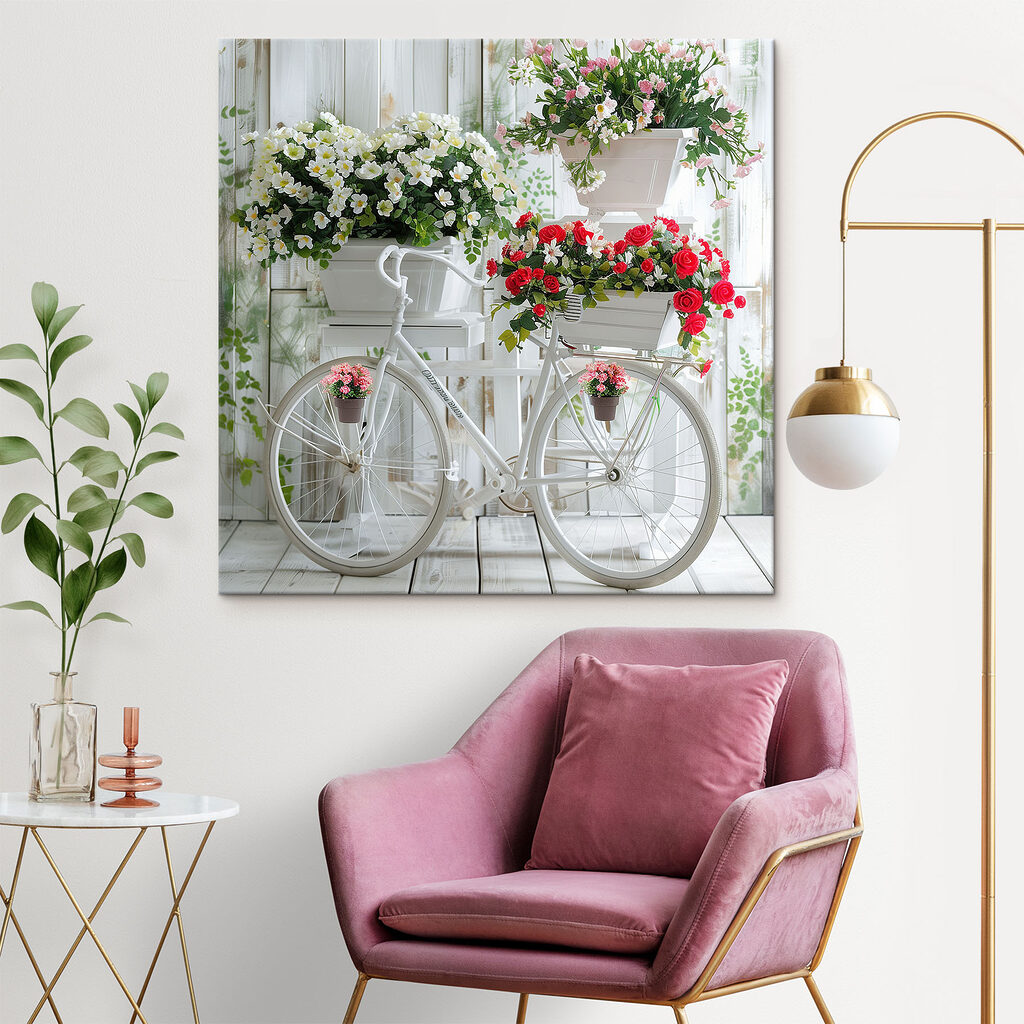 Bicicletă albă, flori roșii într-un interior