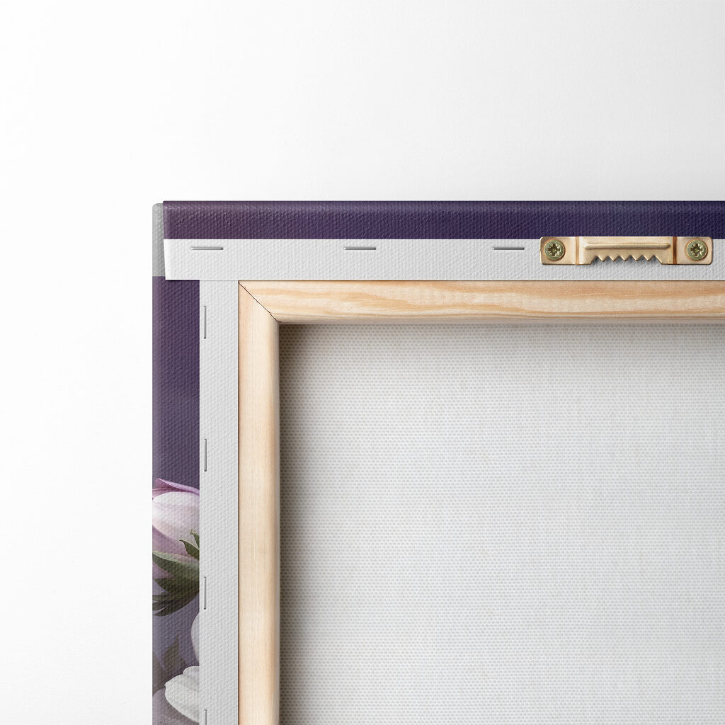 Flori albe, fundal violet — verso