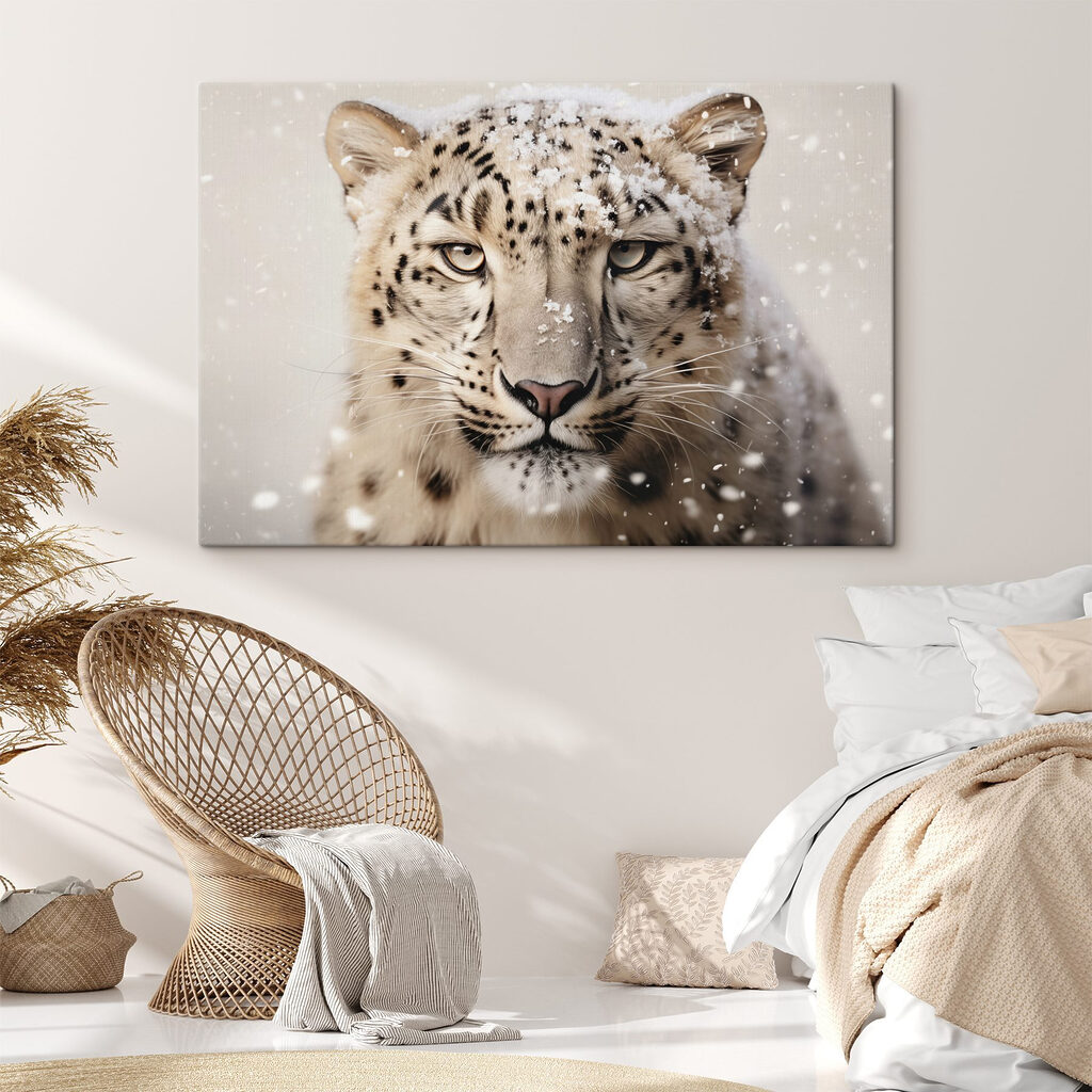 Leopard de zăpadă într-un interior