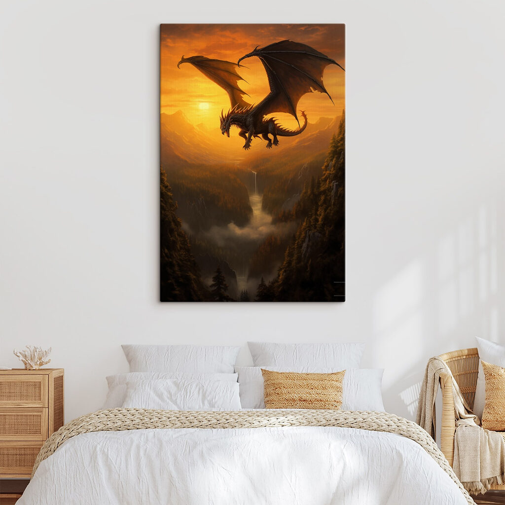 Dragon peste râpă aurie într-un interior
