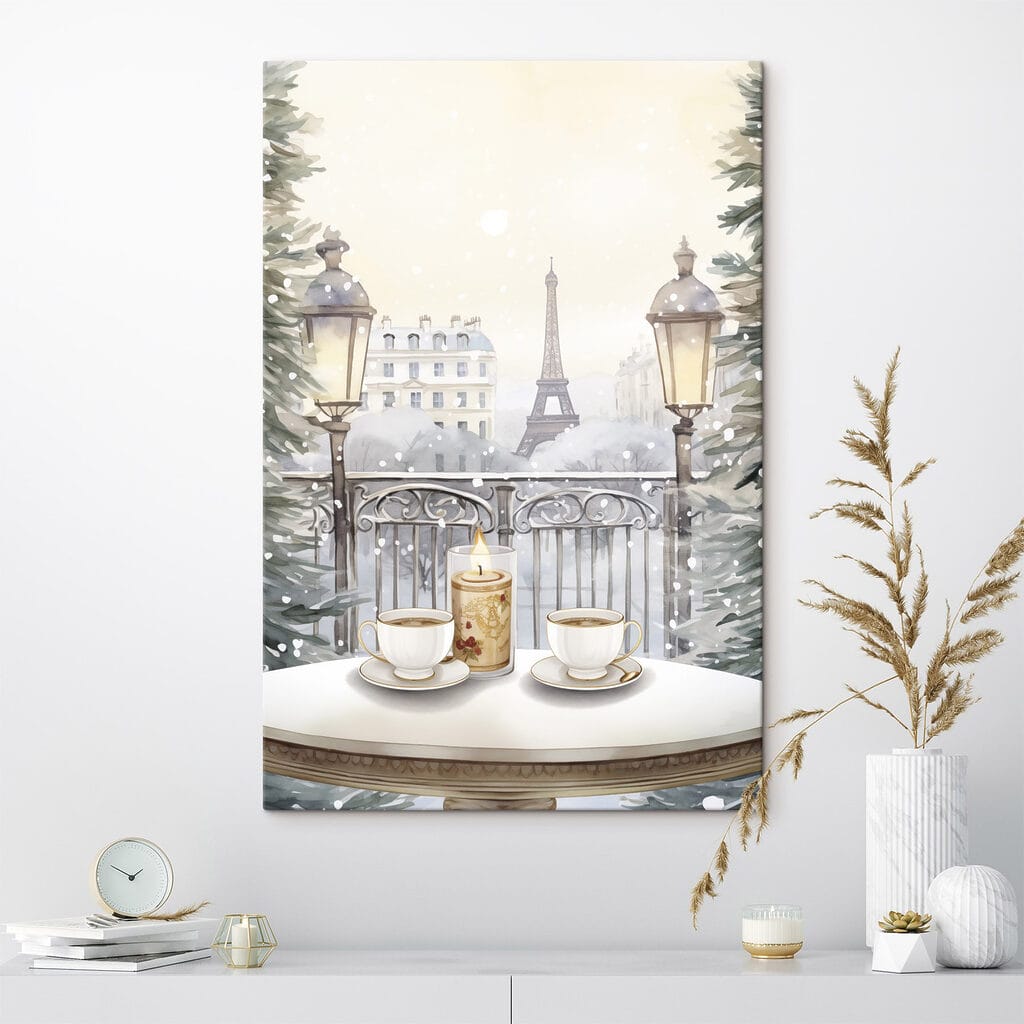 Cafea cu Turnul Eiffel într-un interior
