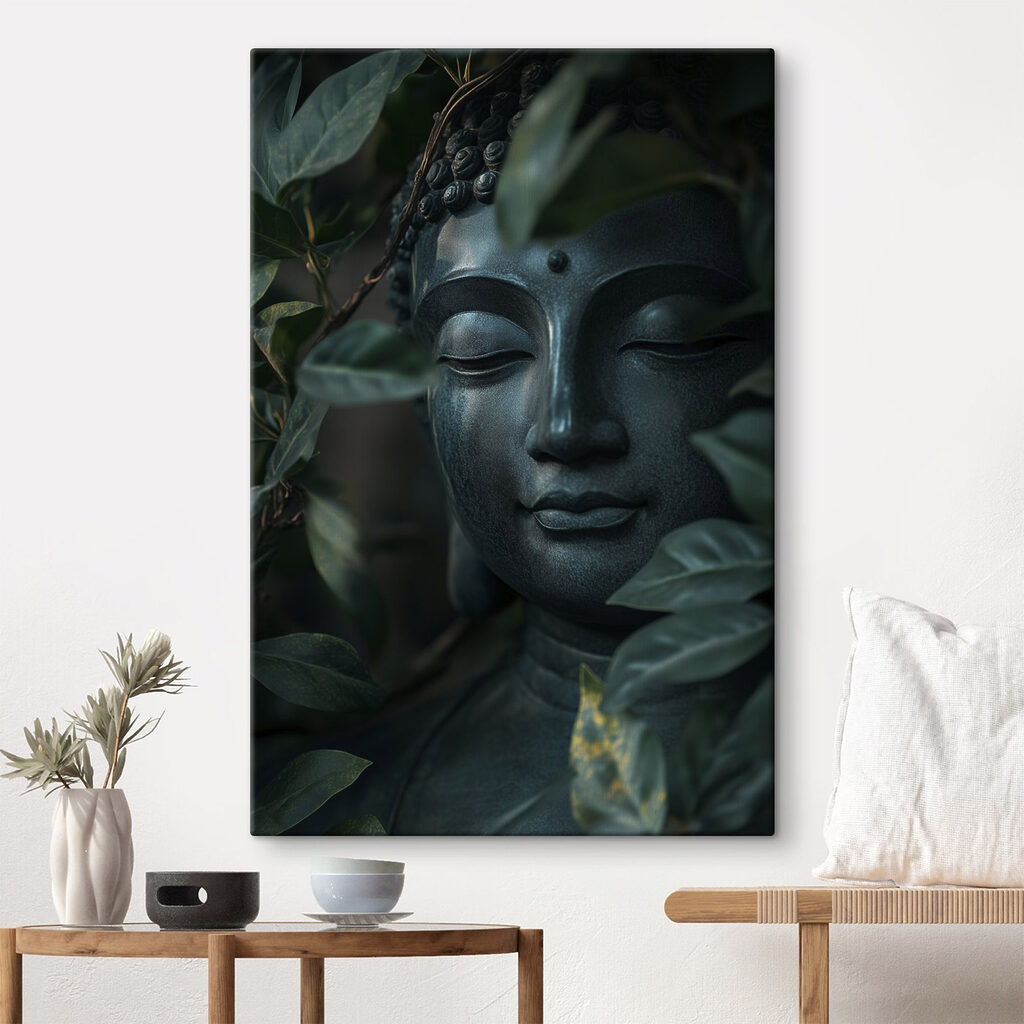 Buddha în junglă într-un interior
