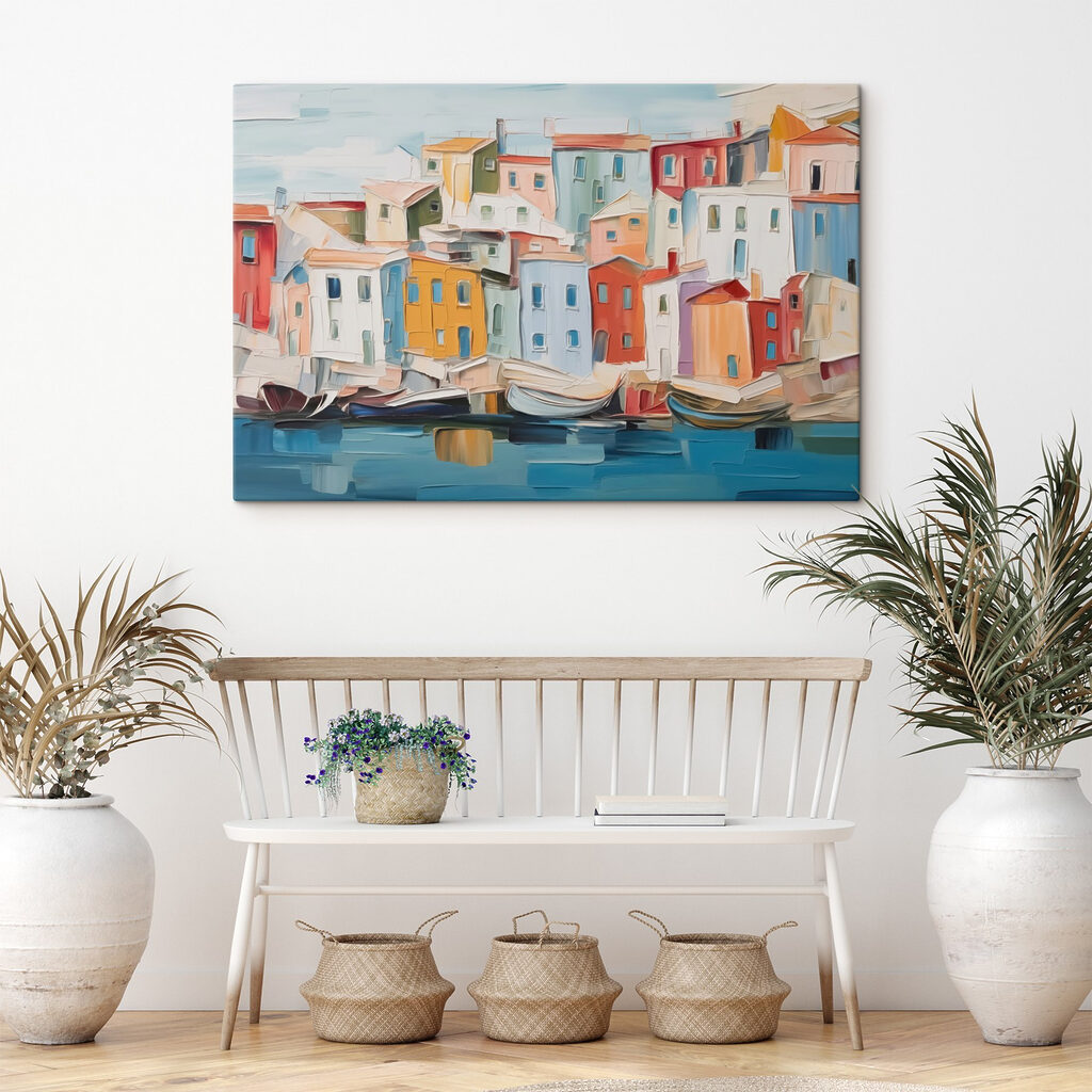 Case pastelate la port într-un interior