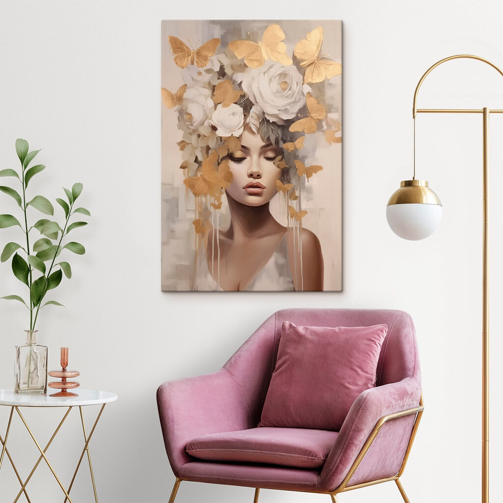 Portret cu fluturi aurii într-un interior
