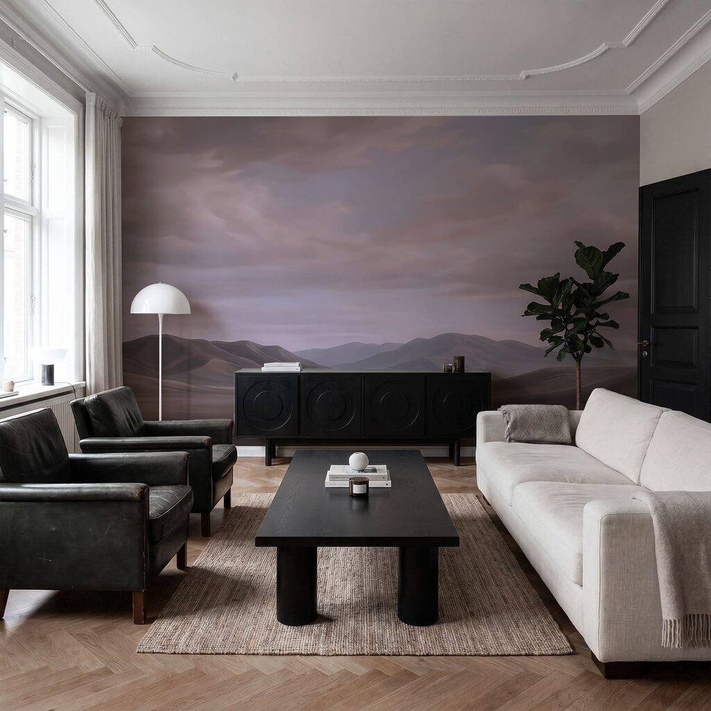 Dealuri îndepărtate sub nori — interior 2