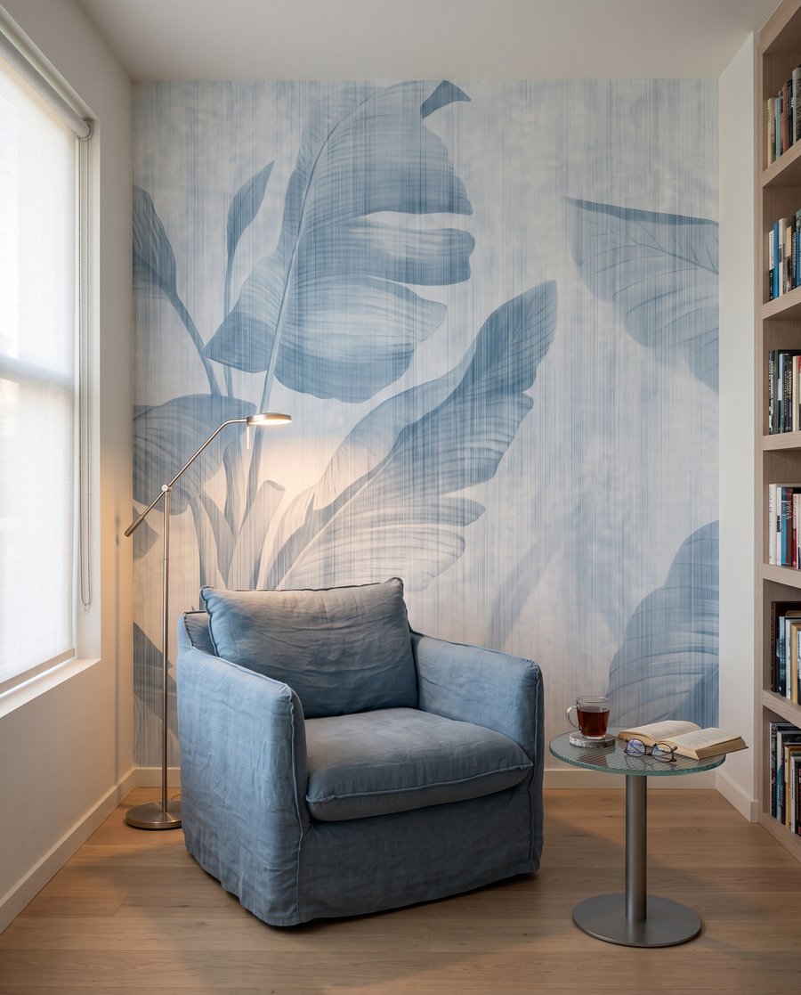 Frunze tropicale pe alb — interior 3