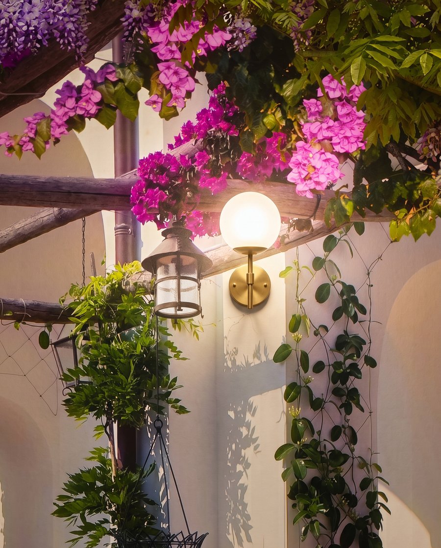 Sub pergola înflorită — detaliu