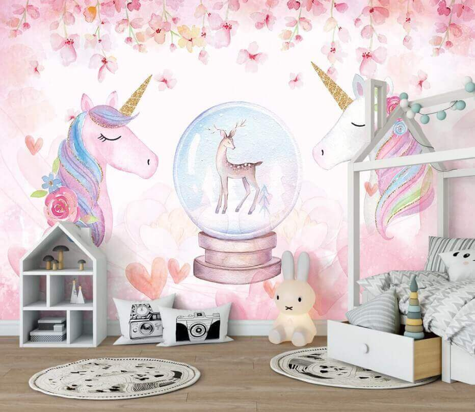Unicorni lângă un glob — interior 1
