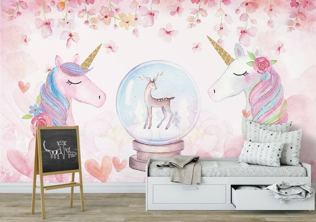 Unicorni lângă un glob — interior 2