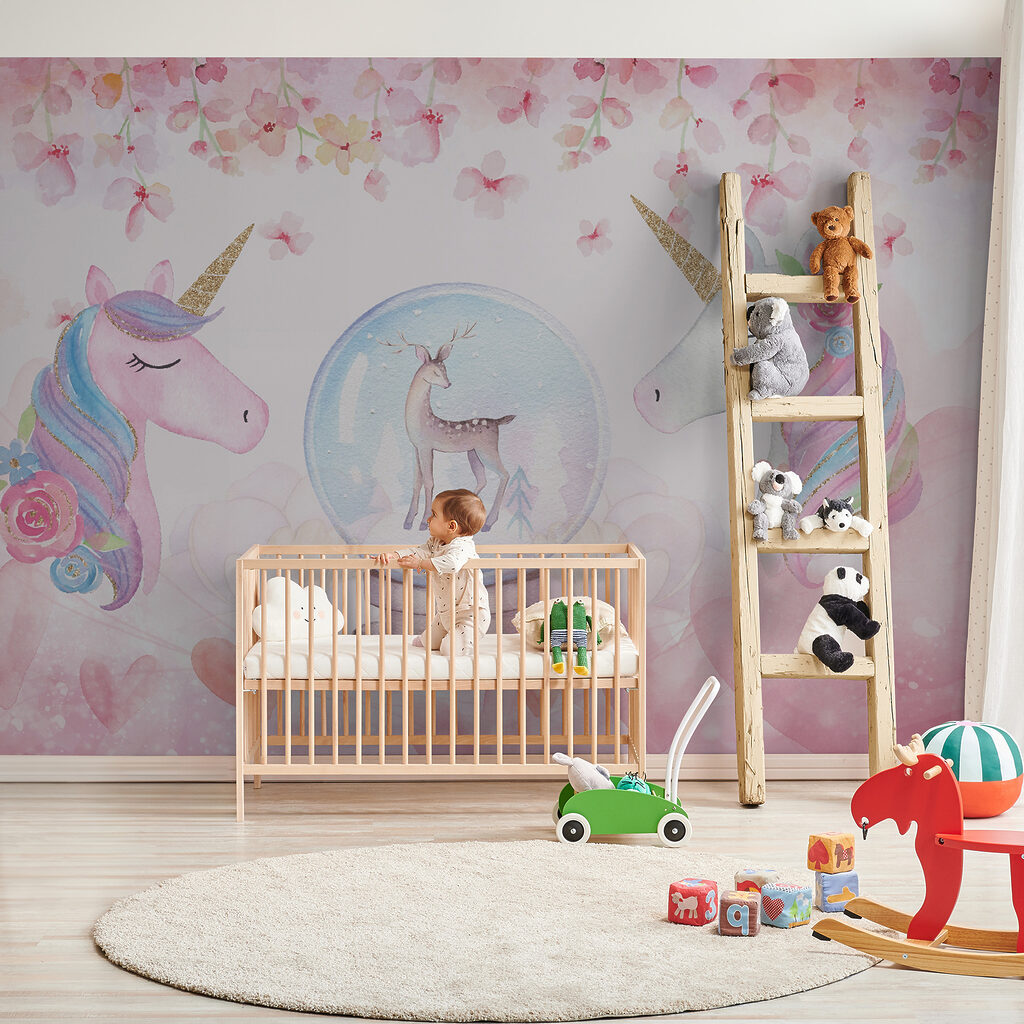Unicorni lângă un glob — interior 4