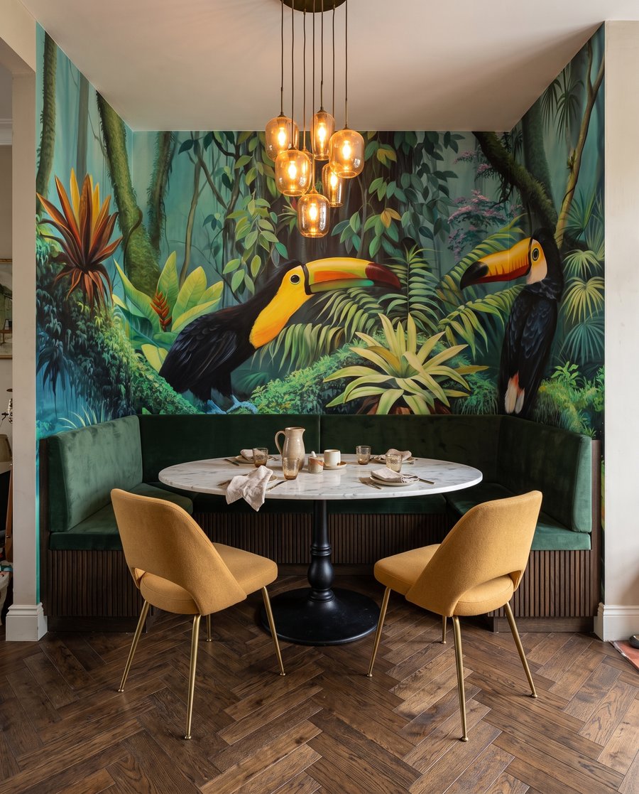 Tucani lângă apă tropicală — interior 6