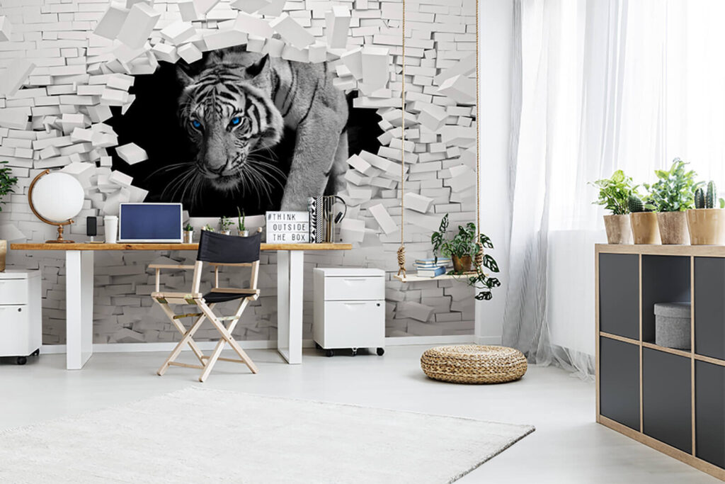 Tigru alb prin cărămidă — interior 1