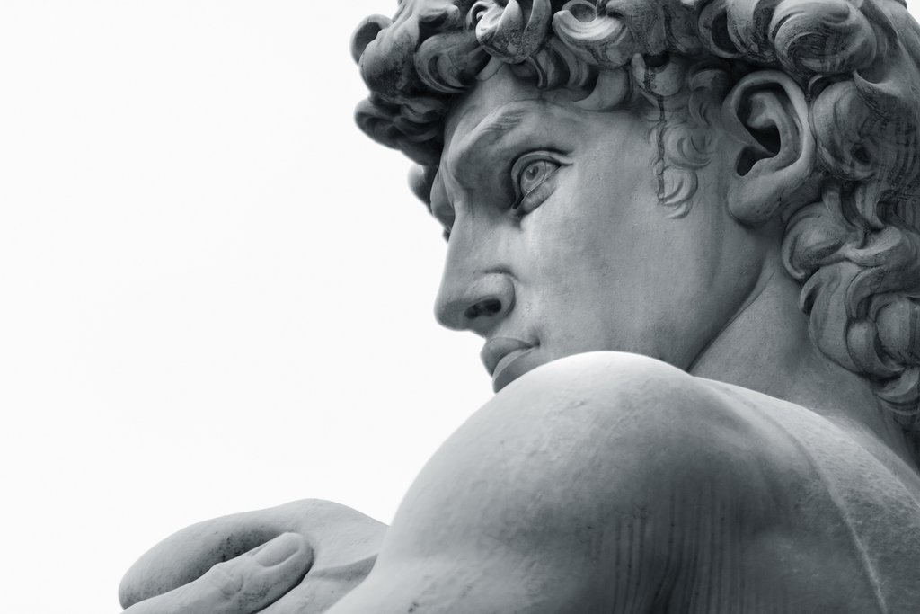 Statuie privind înapoi — design complet