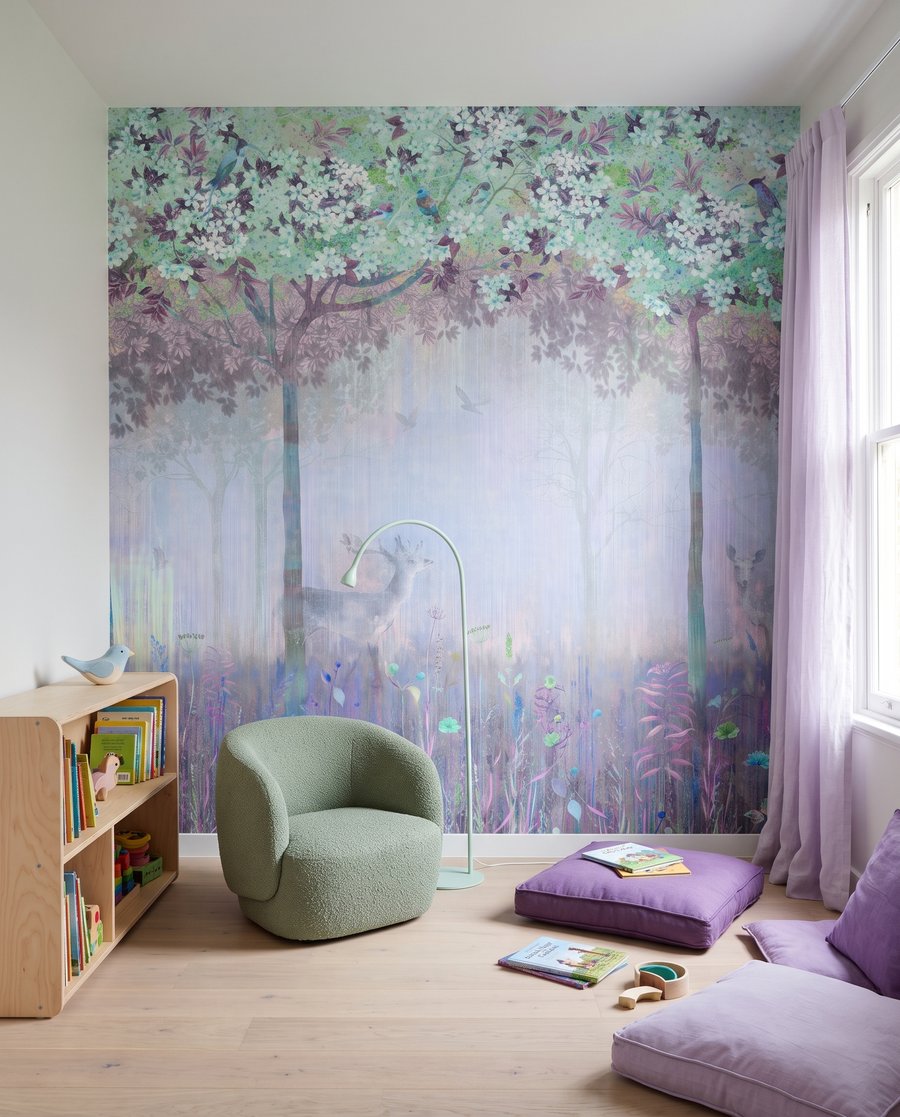 Cerb printre flori — interior 2