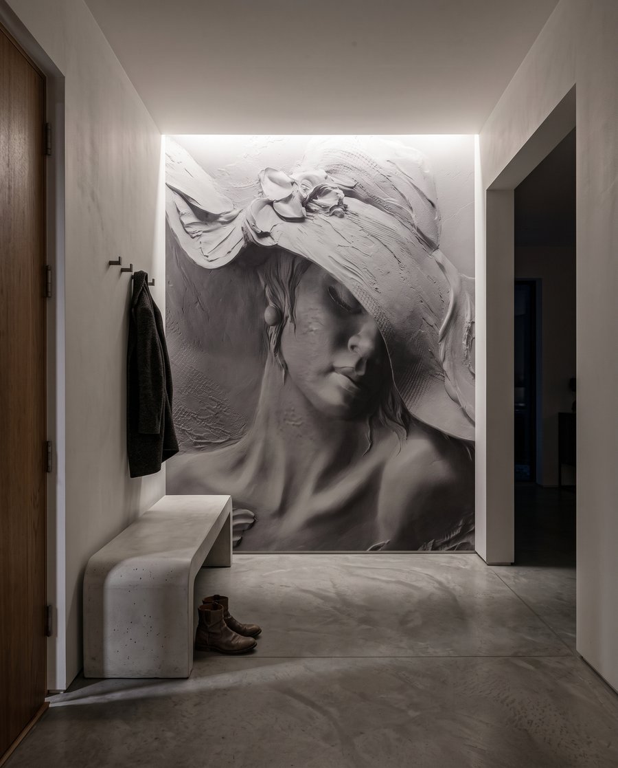 Femeie cu pălărie ondulată — interior 4