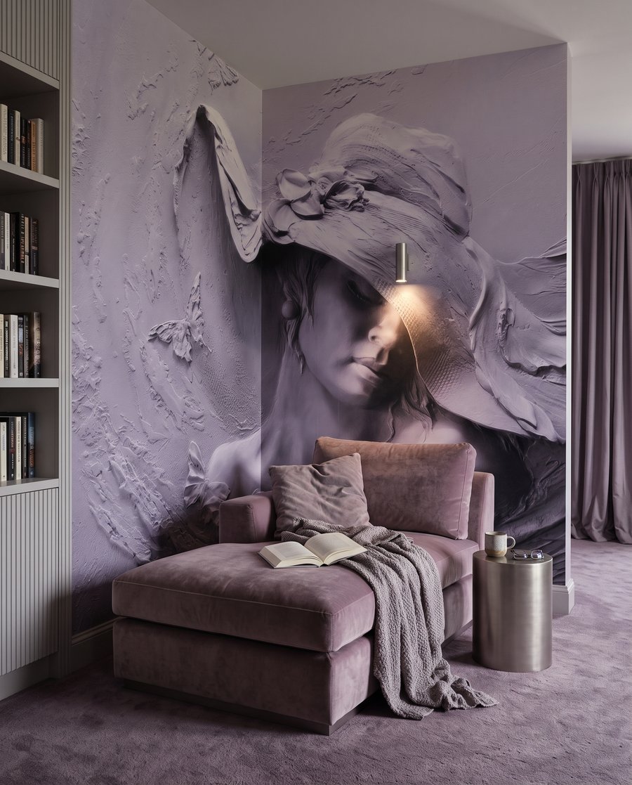 Femeie cu pălărie ondulată — interior 1