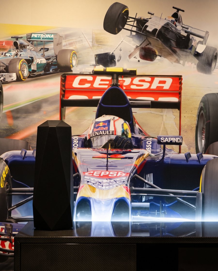 Curse pe circuit nocturn — detaliu