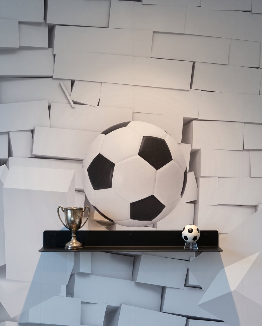 Fotbal prin zidul alb — detaliu