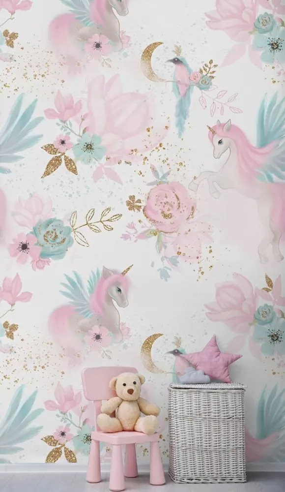 Unicorni pe fundal alb — interior 1