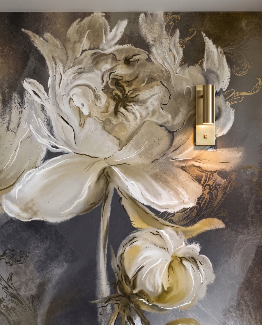 Floare crem pictată — detaliu