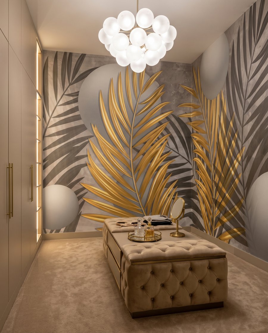 Frunze aurii printre sfere — interior 3