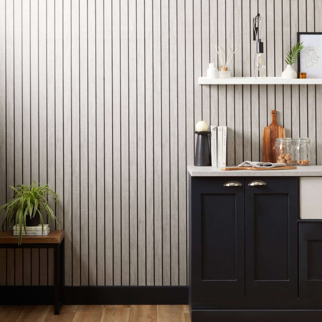 Dungi verticale pe gri — interior 1