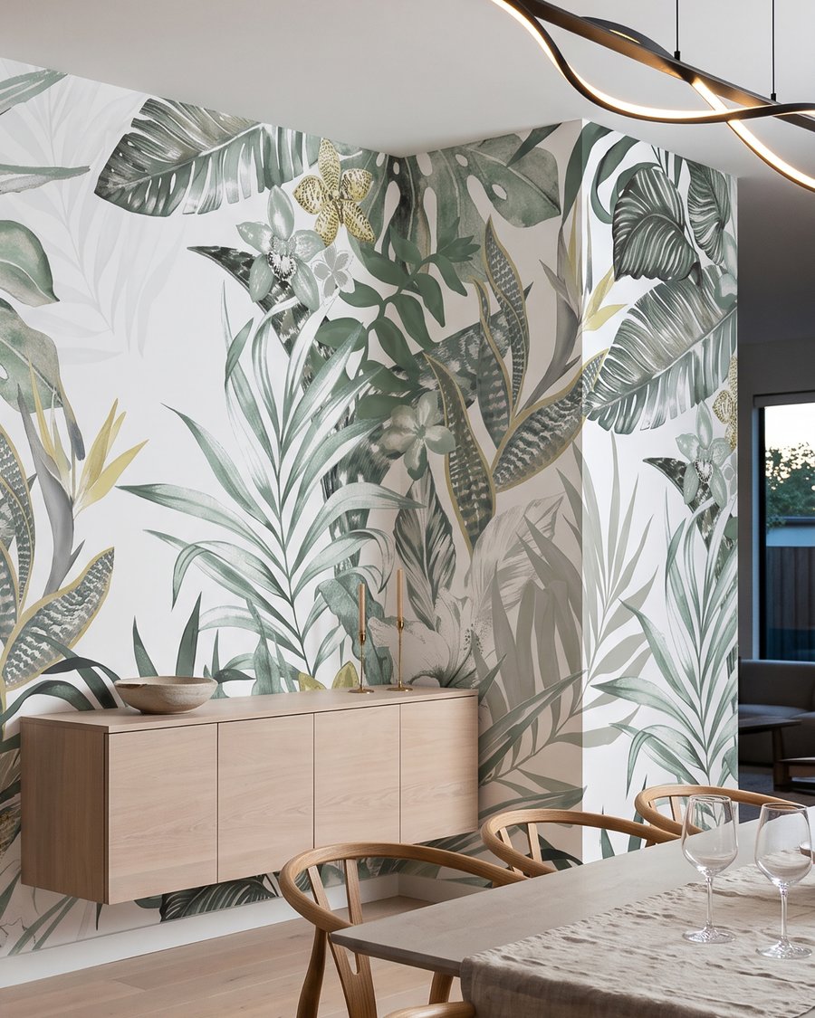 Frunze tropicale în linii într-un interior