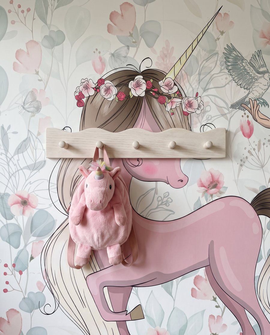 Balerină lângă unicorn — detaliu