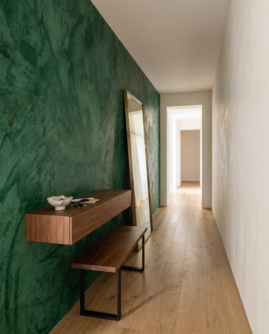 Verde smarald cu urme — interior 3