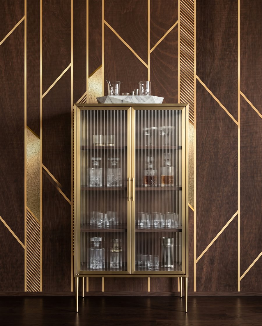 Linii aurii pe maro — interior 6