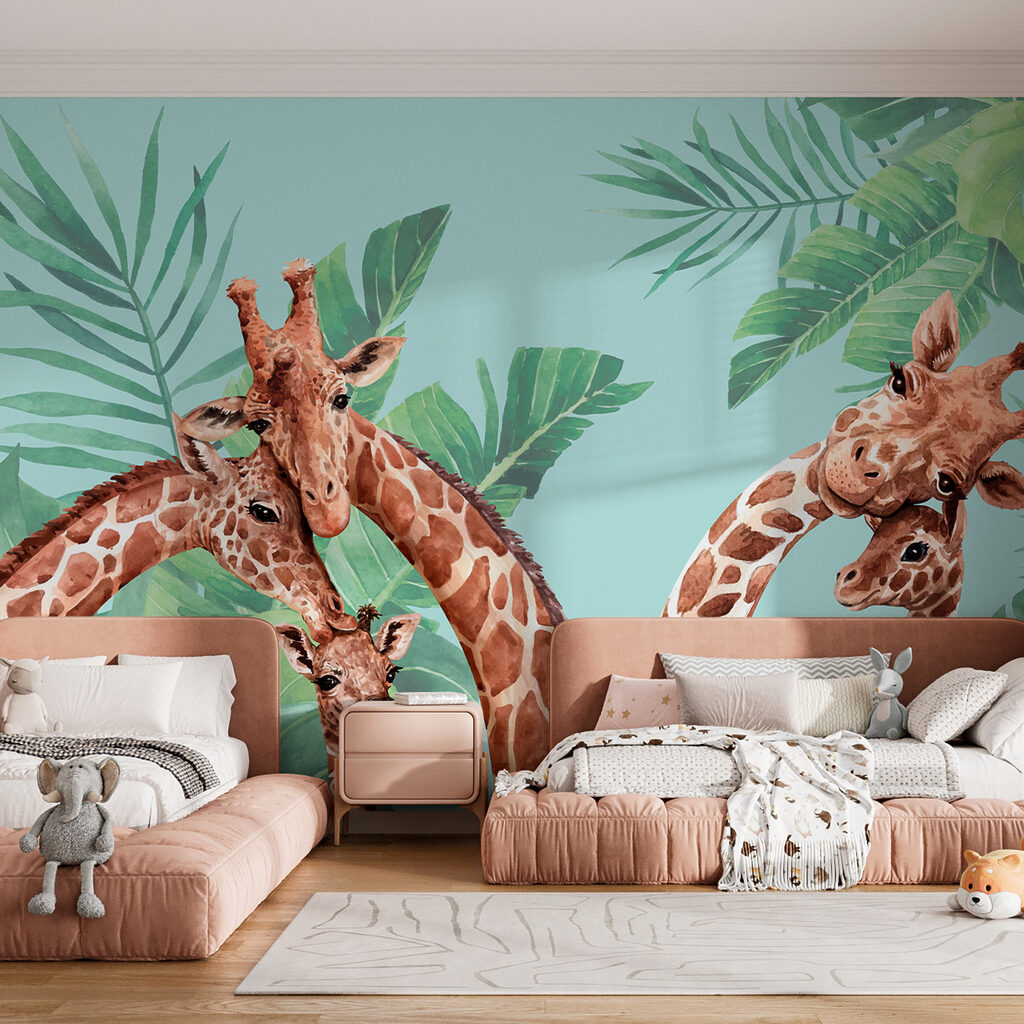 Trei girafe printre frunze — interior 2