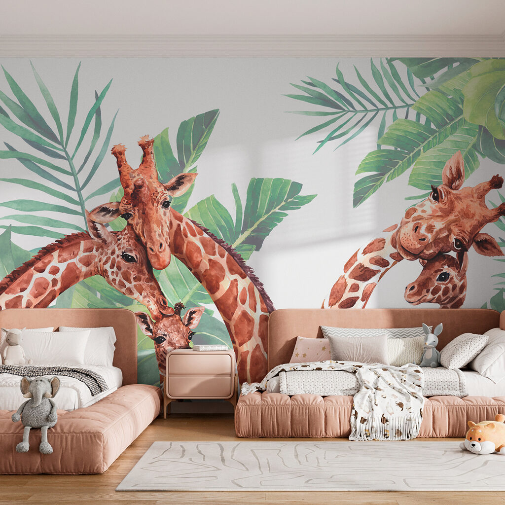 Trei girafe printre frunze — interior 2