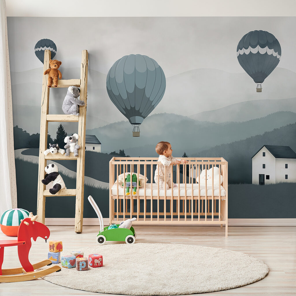 Baloane peste case albe — interior 3