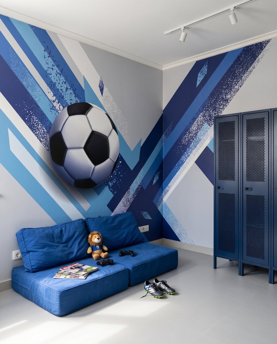 Minge de fotbal într-un interior