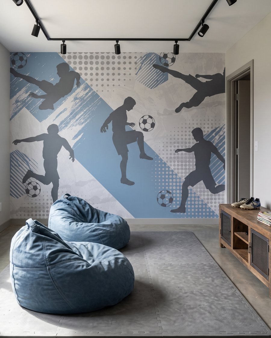 Siluete de fotbaliști într-un interior