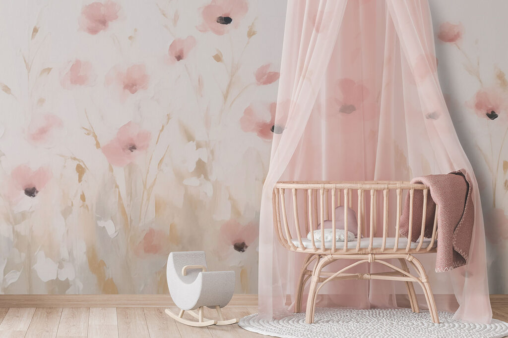 Flori roz pe pajiște într-un interior