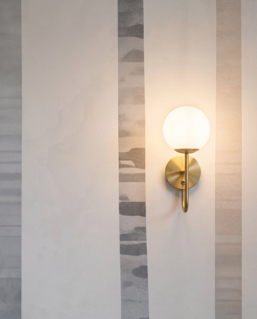 Trunchiuri gri verticale — detaliu