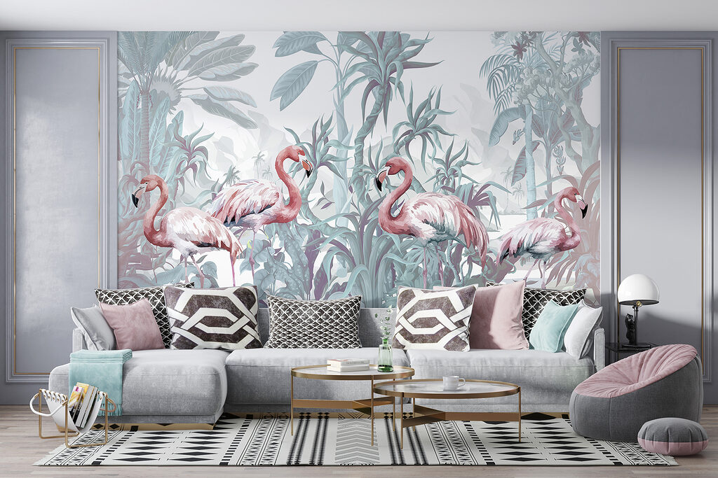 Flamingouri printre plante tropicale într-un interior